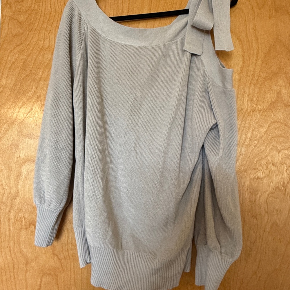 Elegant Gray Women's Sweater